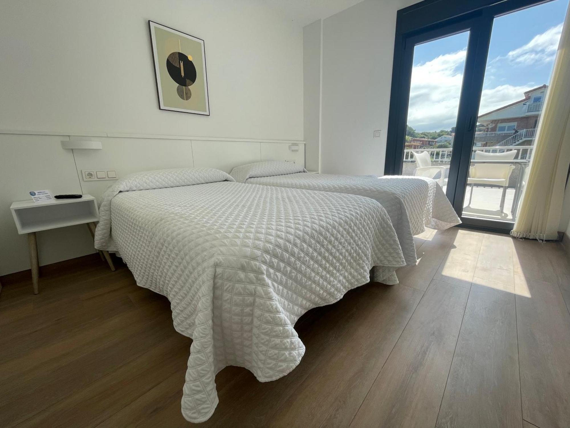 Hostal Montevideo Beachfront Nigrán Extérieur photo