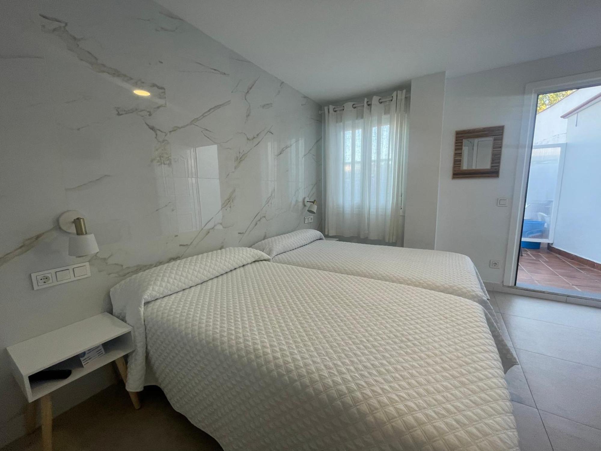 Hostal Montevideo Beachfront Nigrán Extérieur photo